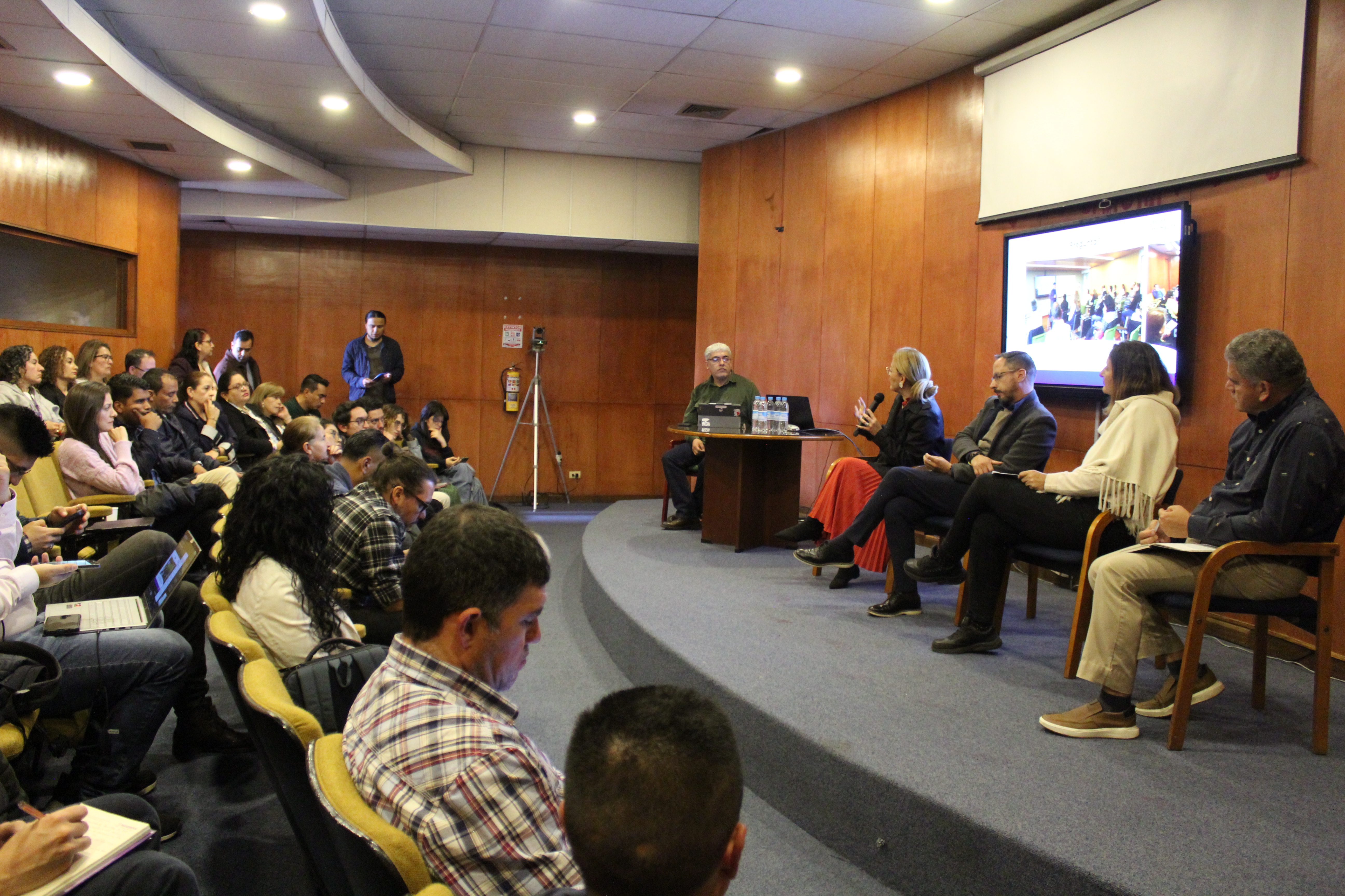 Quinto Encuentro de Gestión de la Información: Panel de gestión de la información en el sector público y privado